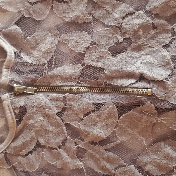 SUPER Cute 😍 Grey XSmall Wet Seal lace dressy shirt with zipper in front - Picture 3 of 5